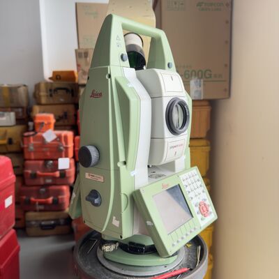 Estação Total Leica TM50 usada com Distância sem Prisma de 1000m, Medição Bruta de 0,6s e Tela Multitoque Capacitiva de 0,5 polegadas