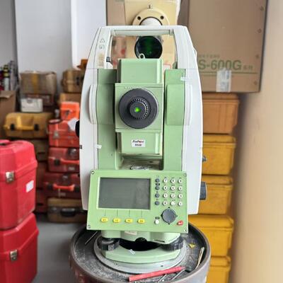 Estação total Leica TS09 usada com distância sem prisma de 1000m e resistência ao pó e à água IP66 incluindo memória flash interna e cartão SD externo